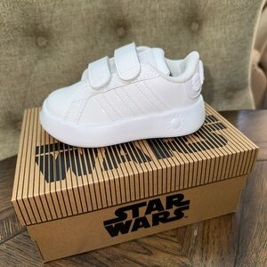 COPY - Adidas/ Star Wars White Velcro Sneakers Sleek Design Size 6 1/2